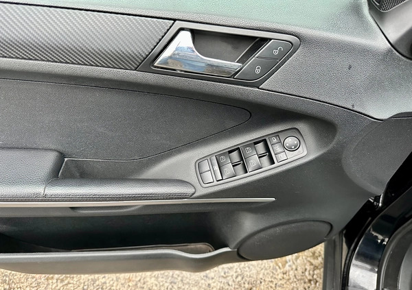 Mercedes-Benz ML cena 39999 przebieg: 279300, rok produkcji 2006 z Szczecin małe 497